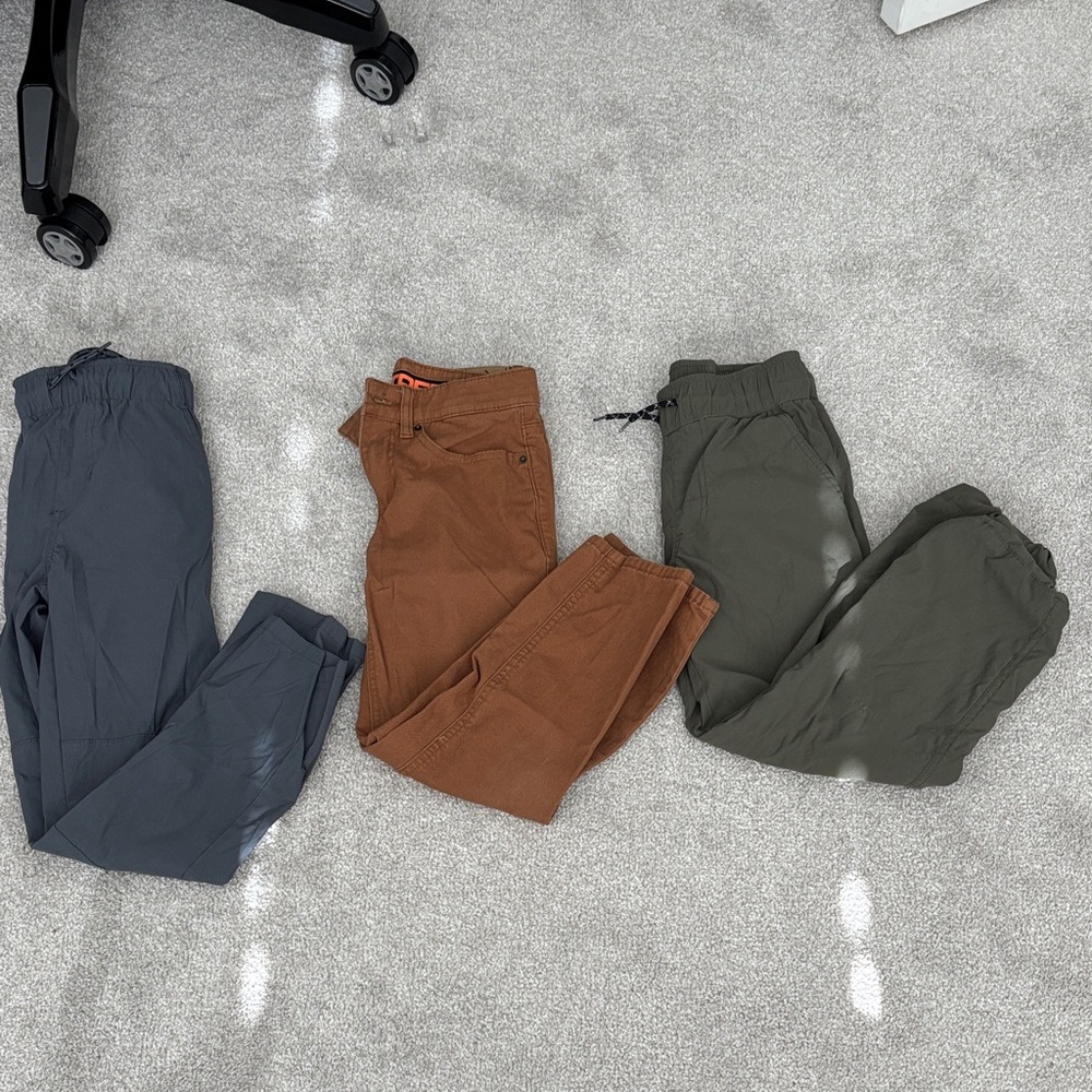 Kids- Set of Three Casual Pants in Gray, Brown, and Green S (7/8)